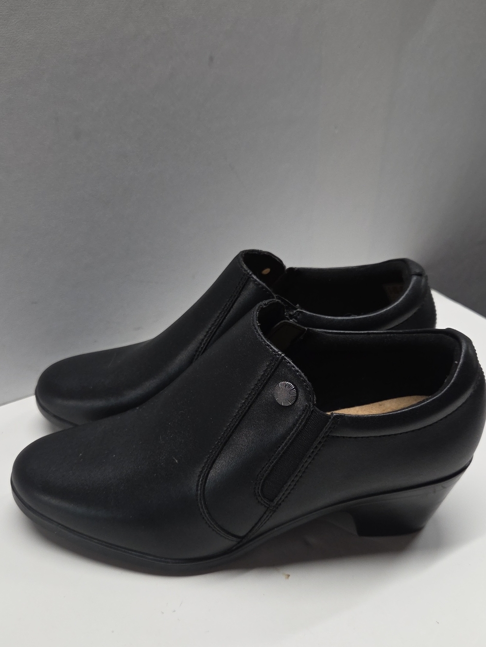 Clarks Black Leather Low Heel Slip-On Ankle Boots Size 9.5W